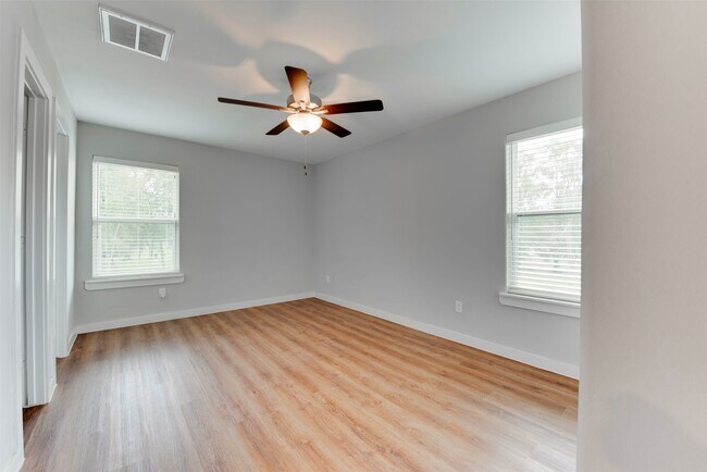 Building Photo - 8635 Sunderland Rd
