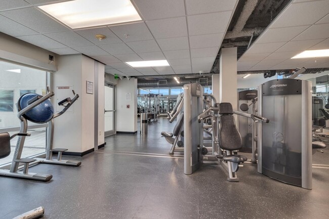 Building Photo - 150 E Robinson St