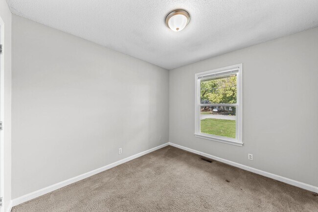 Building Photo - 133 E Street Clarksville, TN 37042