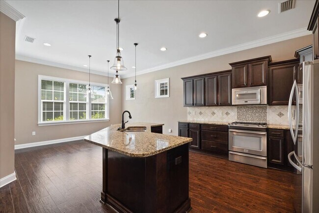 Building Photo - 4 Bedroom in Niceville!