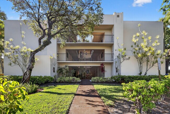 Building Photo - 5220 Las Verdes Cir