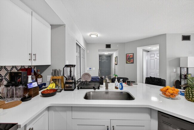 Building Photo - 4211 San Marino Blvd