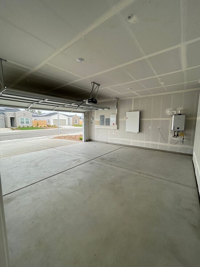 Building Photo - Stunning 3-Bed, 2-Bath Lennar Home in Fresno – Your Dream Home Awaits!