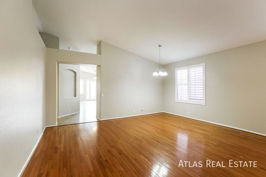 Building Photo - 931 N Beck Ct