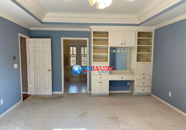 Building Photo - Spacious 6 bedrooms house in the NORTHVIEW...
