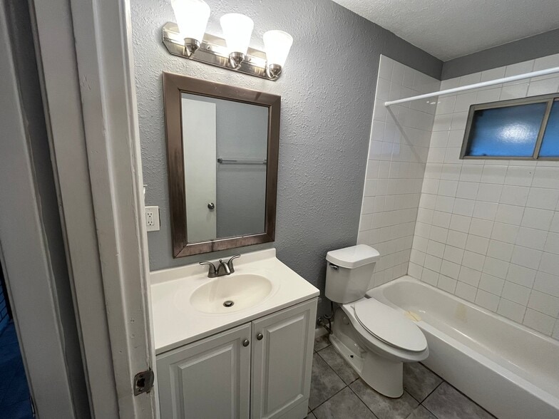 Building Photo - 4534 Waikiki Dr