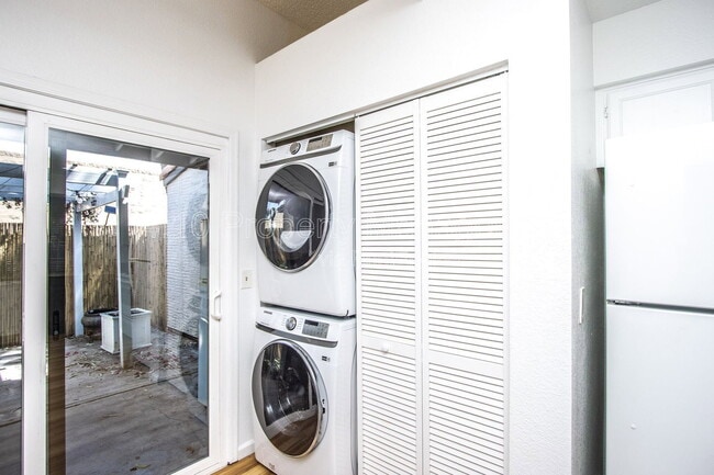 Building Photo - 1718 S Longmore