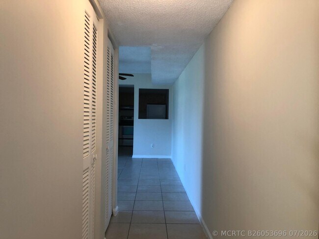 Building Photo - 10714 Royal Palm Blvd