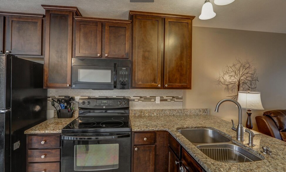 Building Photo - 27 Gloucester Dr