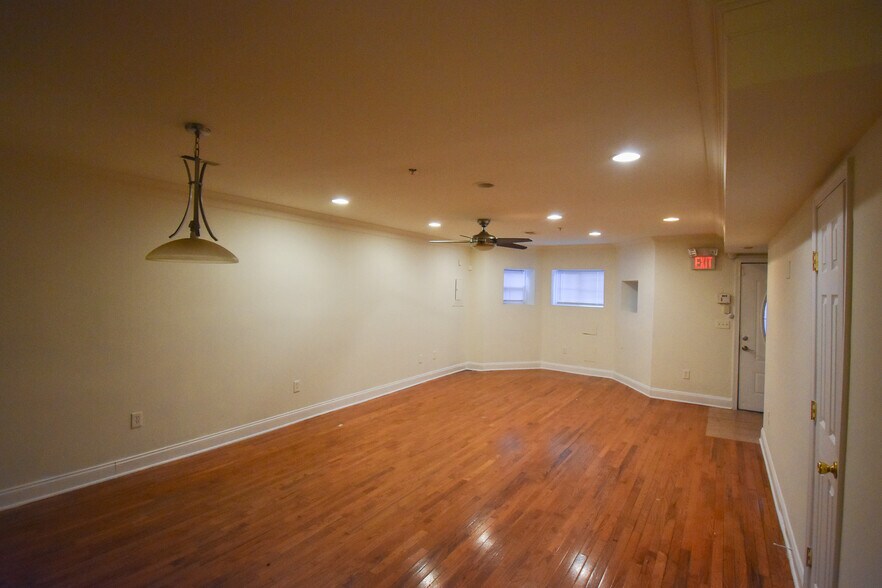 Building Photo - 13 S St NE