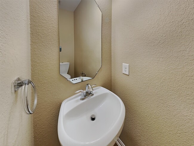 Building Photo - 6815 Hunters Way Ln