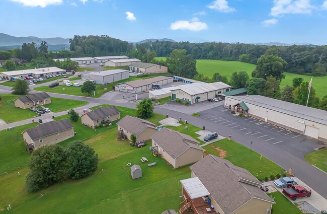 Building Photo - 1863 Country Meadows Dr