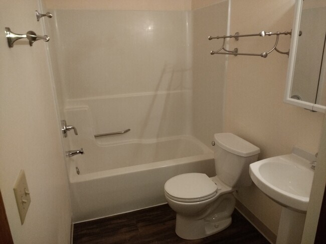 Building Photo - 3025 Commercial Ave