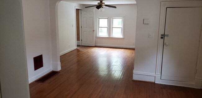 Primary Photo - 522 Park Ave