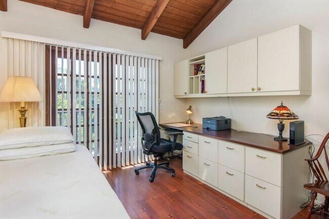 Building Photo - 2 bedroom in La Jolla CA 92037