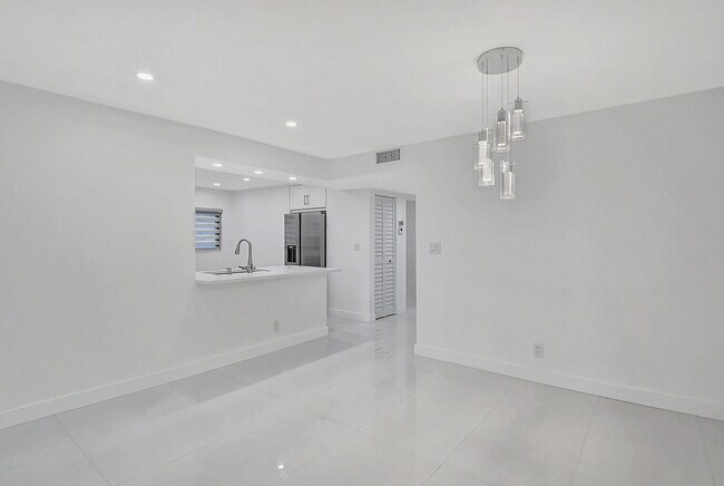 Building Photo - 15378 Lakes of Delray Blvd