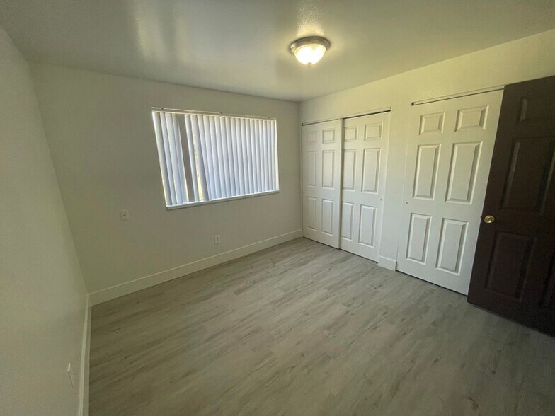 Building Photo - 459 E 2700 S