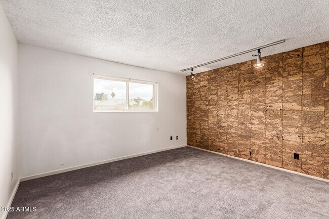 Building Photo - 1923 E Gemini Dr