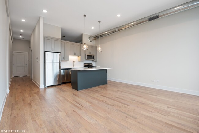 Building Photo - 4405 N Artesian Ave