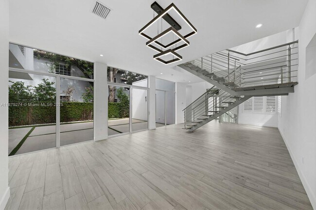 Building Photo - 5720 SW 24th St
