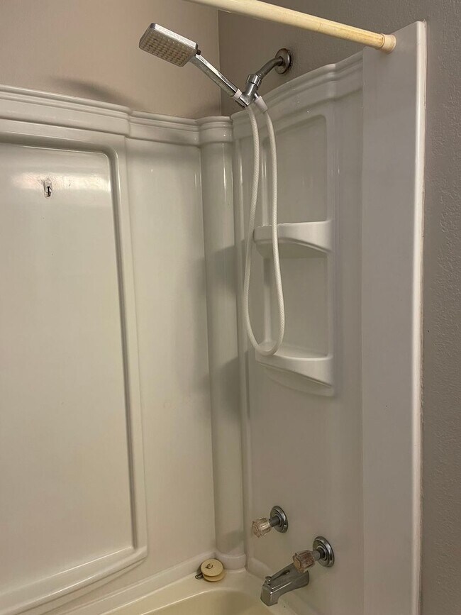 Building Photo - Available Now! Limit of 2 pets. Charming 3 bed, 3 bath, 2 car garage