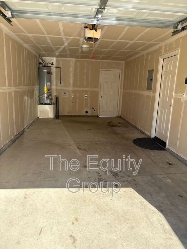 Building Photo - 2104 W Lark Ave