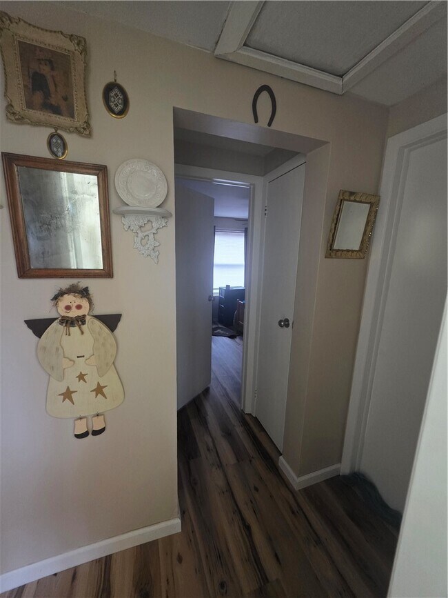 Building Photo - 1190 Kent Rd