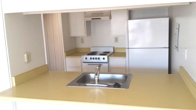 Building Photo - 1101 Oleander Ave