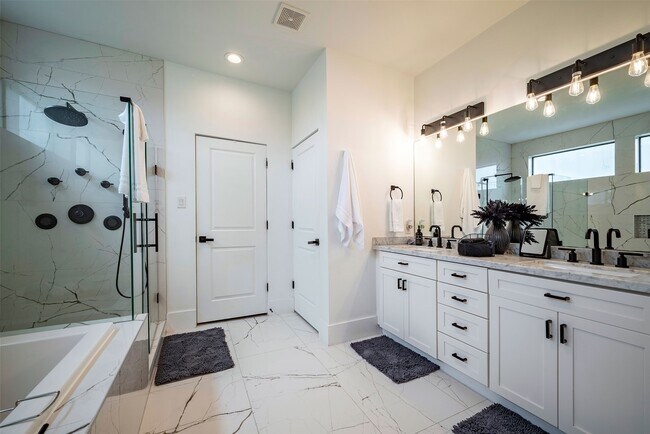 Building Photo - 3218 Crawford St