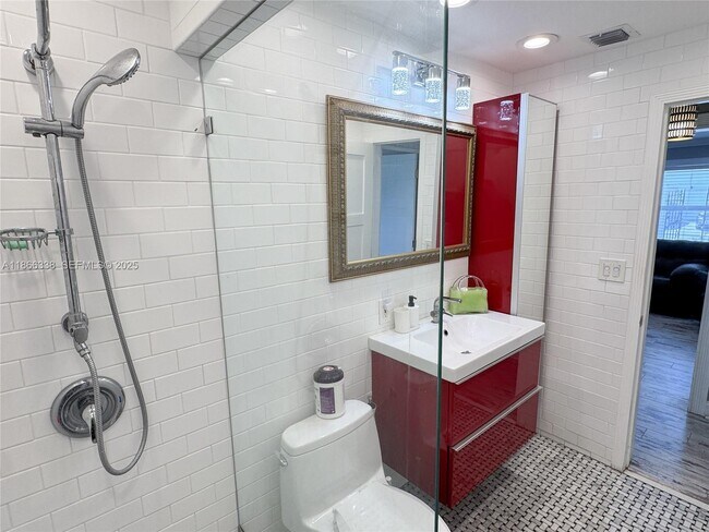 Building Photo - 161 NW 27th Ct