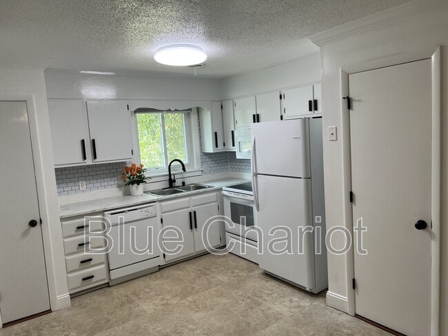 Building Photo - 4100 Pittsford Rd