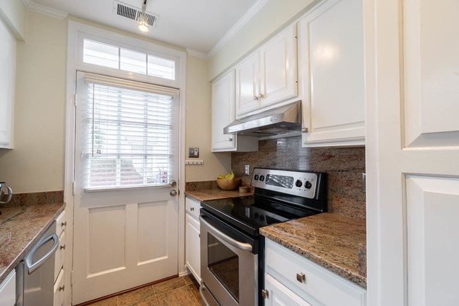 Building Photo - 800 Wolfe St