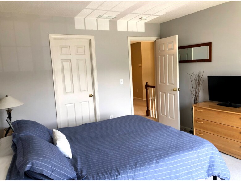Building Photo - 18 Cobblestone Ct