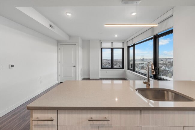 Building Photo - 957 Broadway