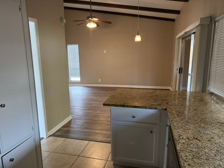 Building Photo - 5618 Crater Lake Dr