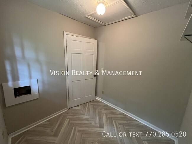 Building Photo - 55 S Greenwood Dr