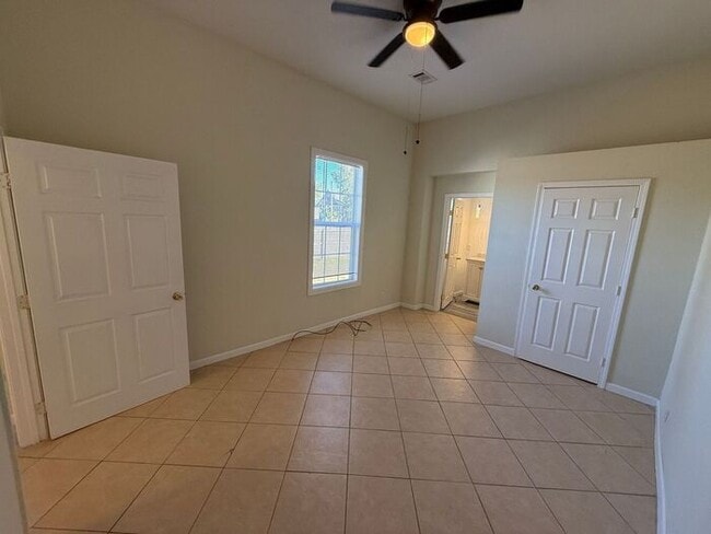 Building Photo - Pensacola - East Hill- 3 bedroom, 2 bathroom