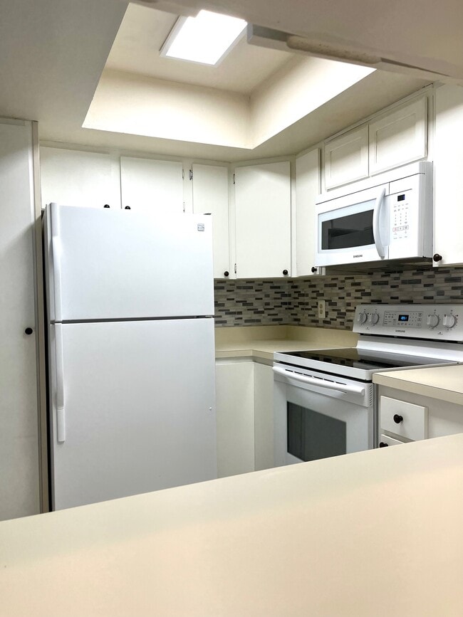 Building Photo - 1432 SW 25th Pl