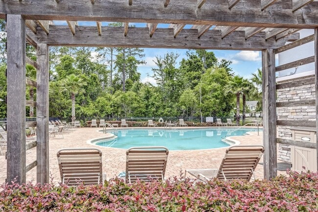 Building Photo - Beautiful 3BR/2BA Condo in Gated Stoney Creek – Close to Amelia Island