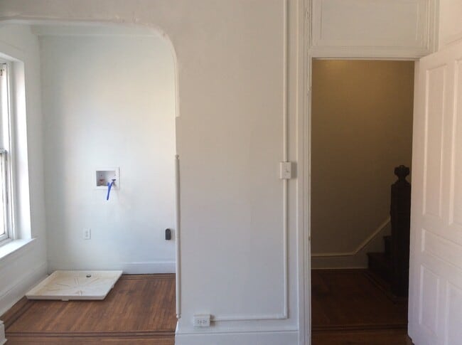 Building Photo - 3 Bedroom 1 Bath Apartment York City SD