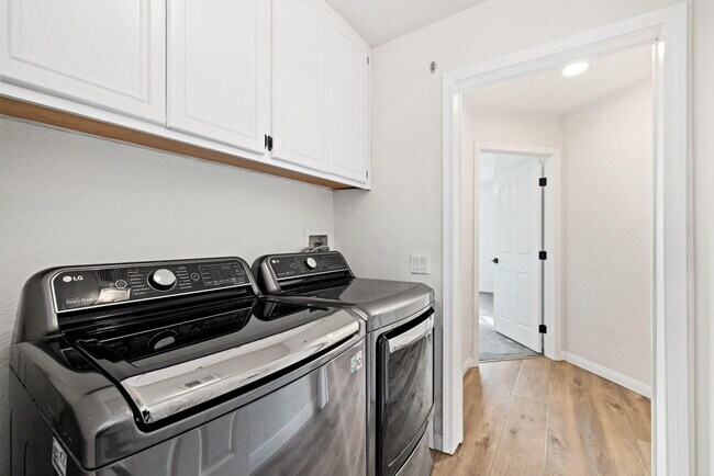 Building Photo - 44260 Villeta Dr