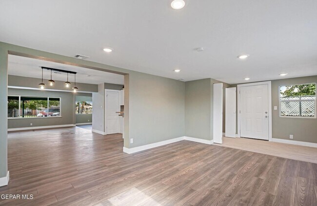 Building Photo - 10096 Ontario Ave