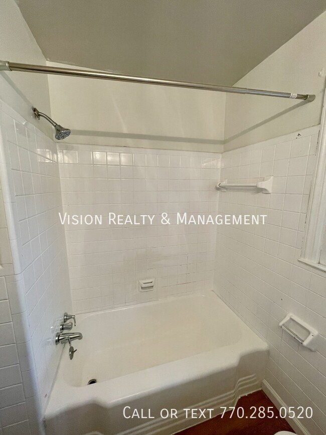 Building Photo - 6328 Oakview Ln