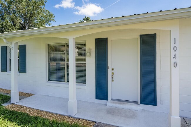 Building Photo - 1040 Dorado Dr