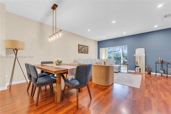 Building Photo - 8844 S Isles Cir