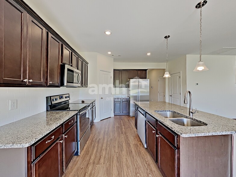 Building Photo - 604 Drema Ct