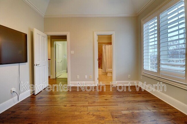 Building Photo - 5606 Pershing Ave