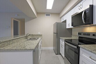 Building Photo - 5331 Summerlin Rd