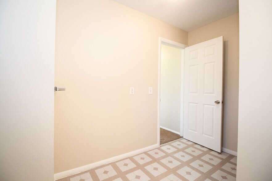 Building Photo - 1597 Walbridge Ave