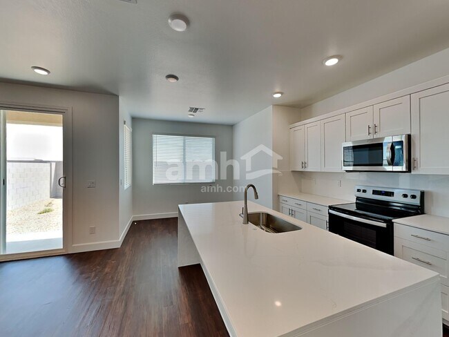 Building Photo - 17165 W Lawrence Ln